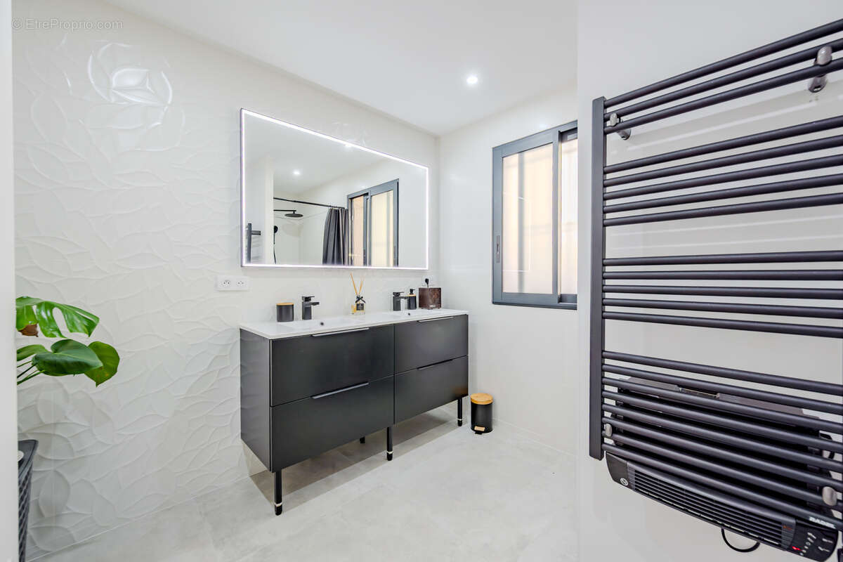 Maison à LA VALETTE-DU-VAR