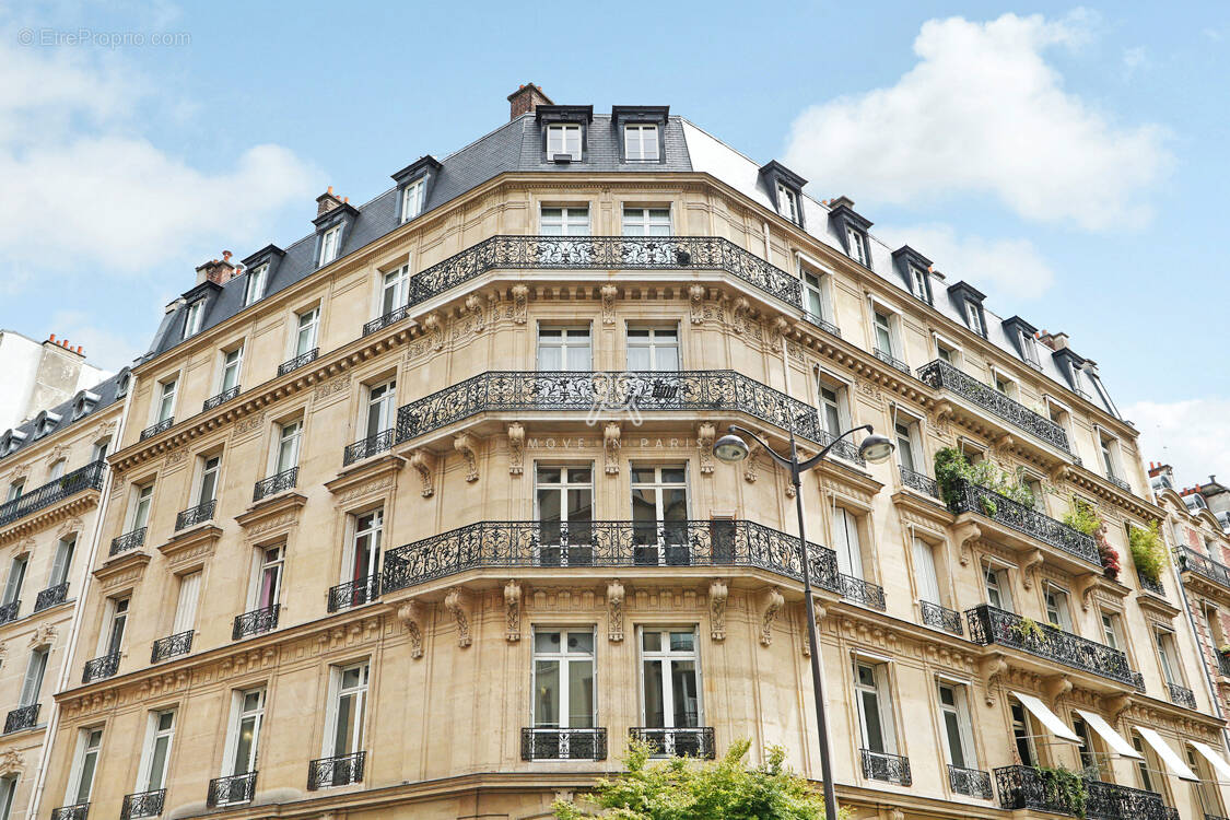Appartement à PARIS-8E