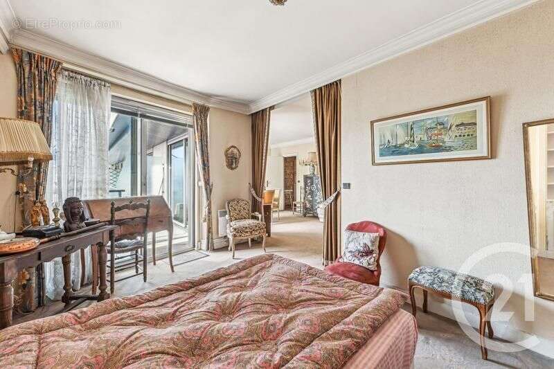 Appartement à NEUILLY-SUR-SEINE