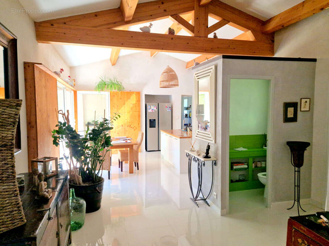 Maison à MEOUNES-LES-MONTRIEUX