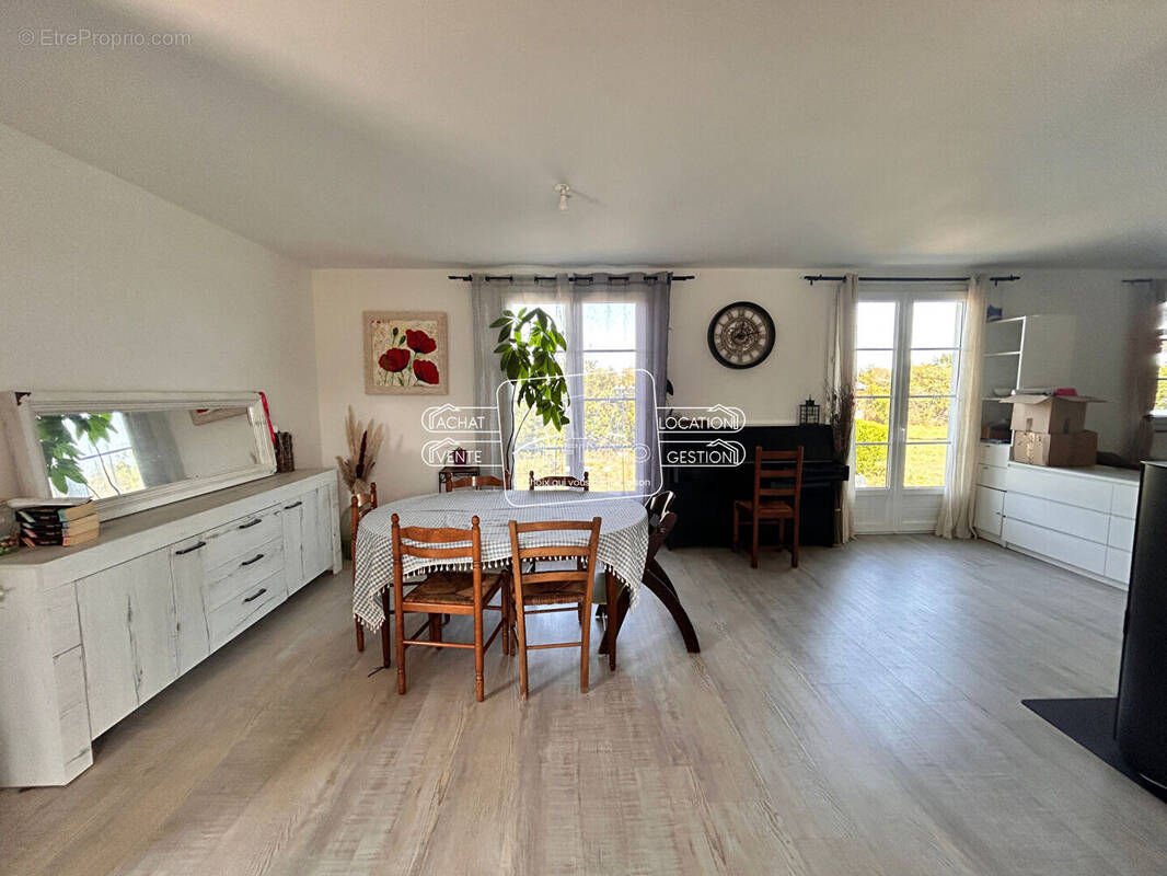 Maison à SAINT-JULIEN-DE-CONCELLES