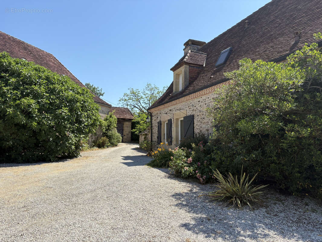 Genis Magnifique propriété Périgourdine avec gite, piscine, parc et vues - photo 37