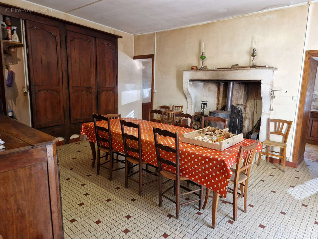 Maison à MONTBRON