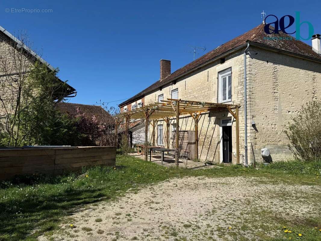 Maison à LESMONT