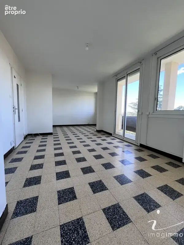 Appartement ff4 pres d'arenes - photo 2