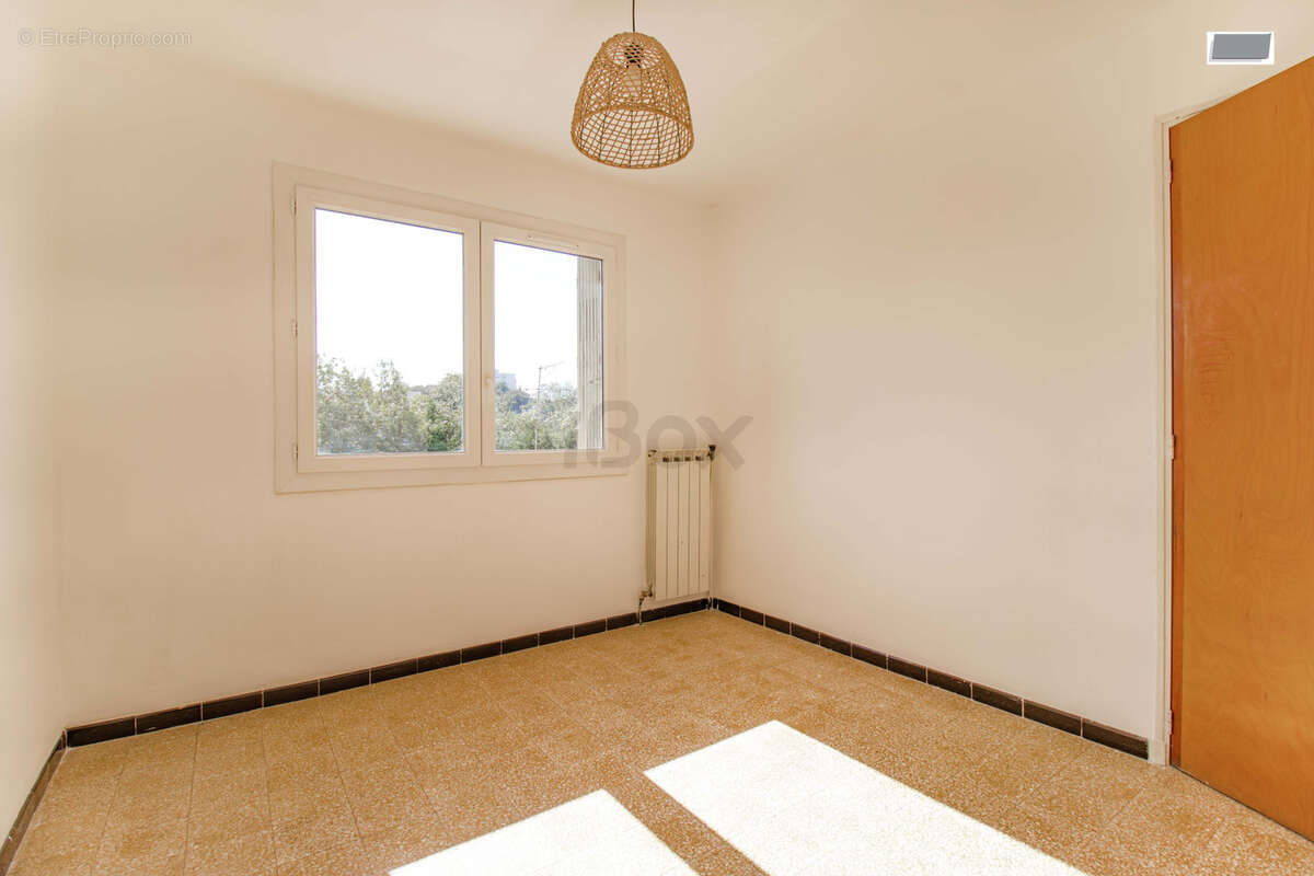 Toulon est - appartement 3 pieces - 2 chambre - balcon - parking collectif -cave - photo 12