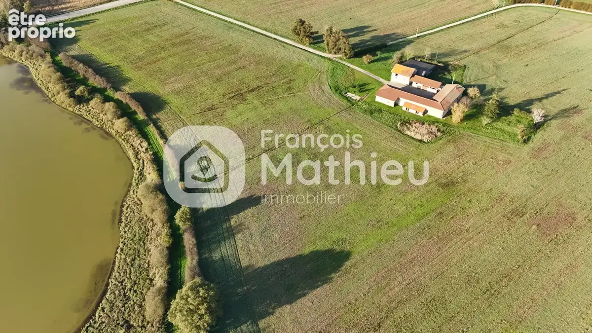 SAINT MARCEL : Corps de ferme à rénover 4.5 hectares libres - photo 6