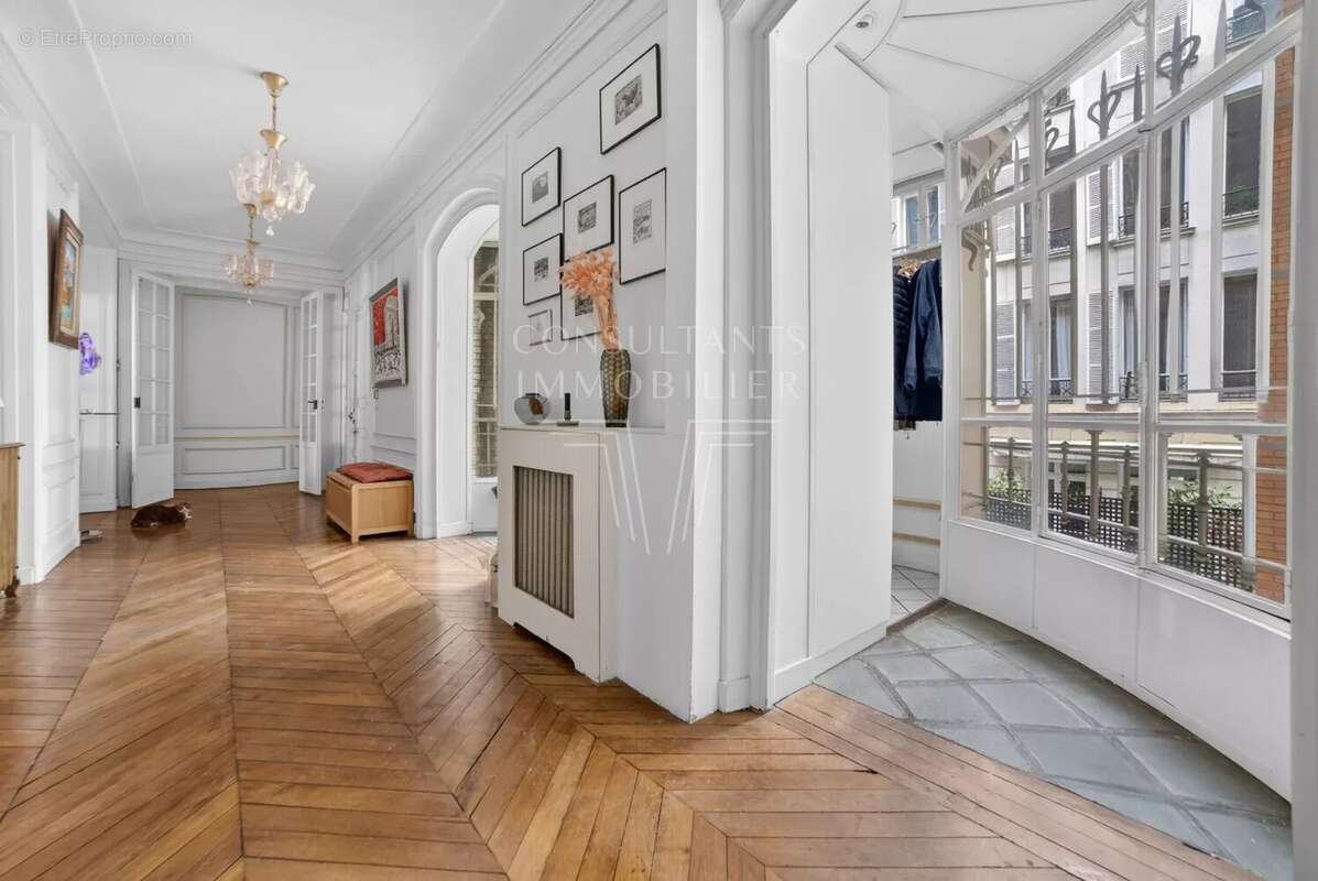 Appartement à PARIS-17E
