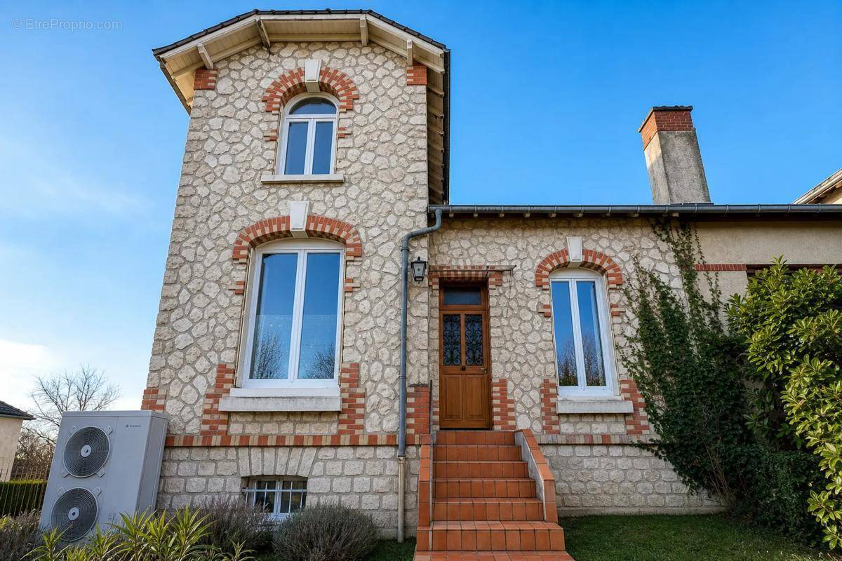 Maison à BELLEGARDE