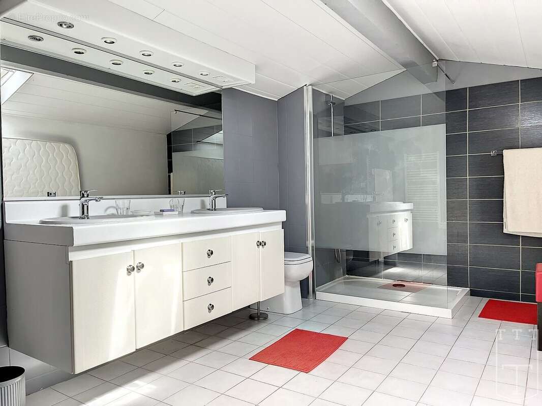 Maison à GROSPIERRES