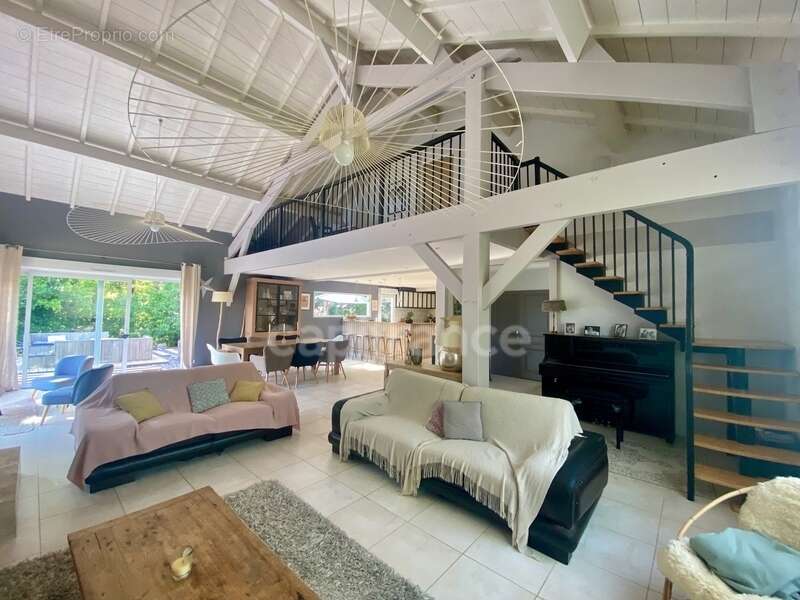 Maison à vendre 8 pièces  () - photo 3