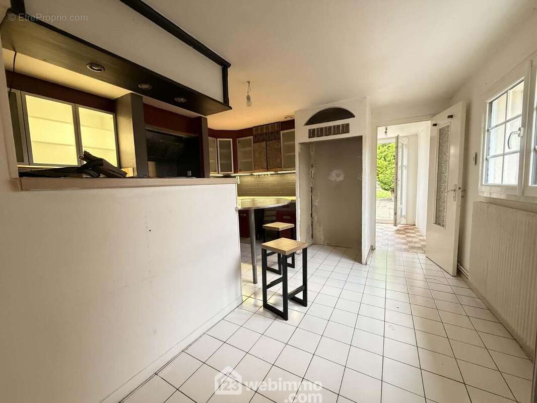 Vous pouvez y prendre vos repas - Maison à LAON