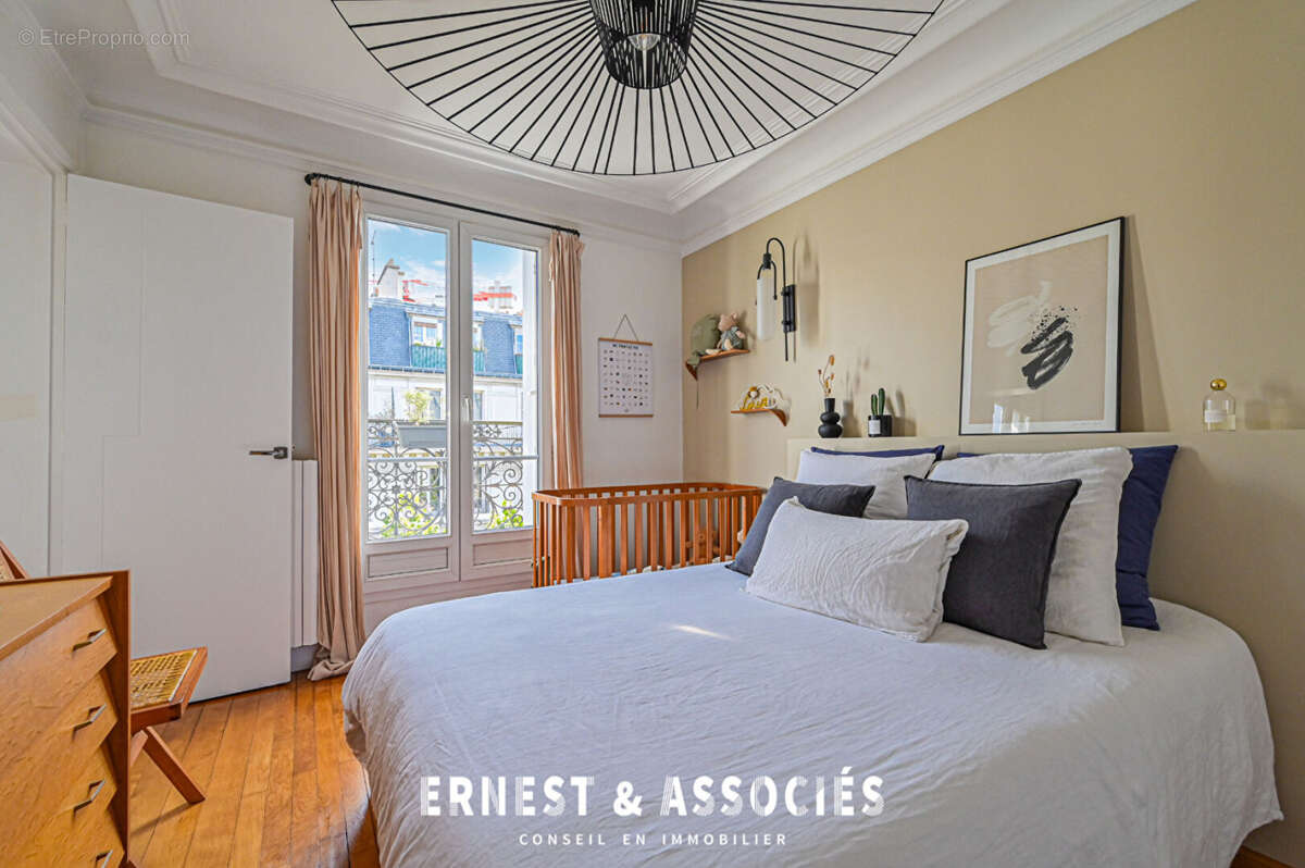 59374284g.jpg - Appartement à PARIS-18E