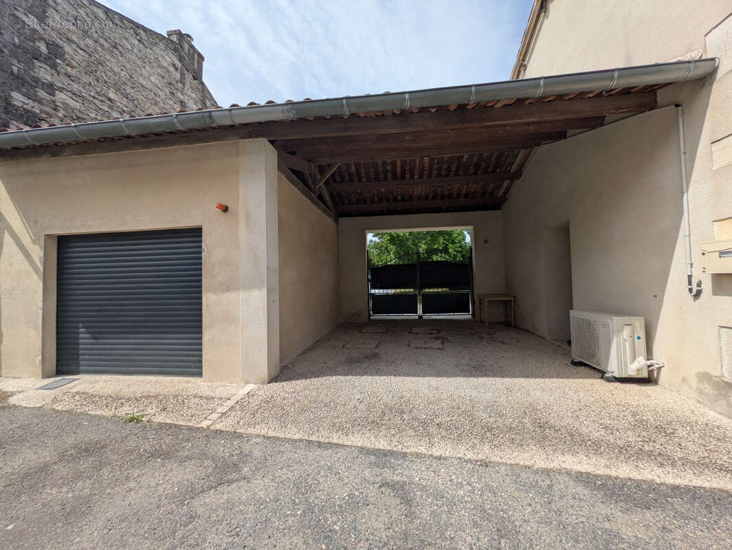 Maison à SALIGNAC-SUR-CHARENTE