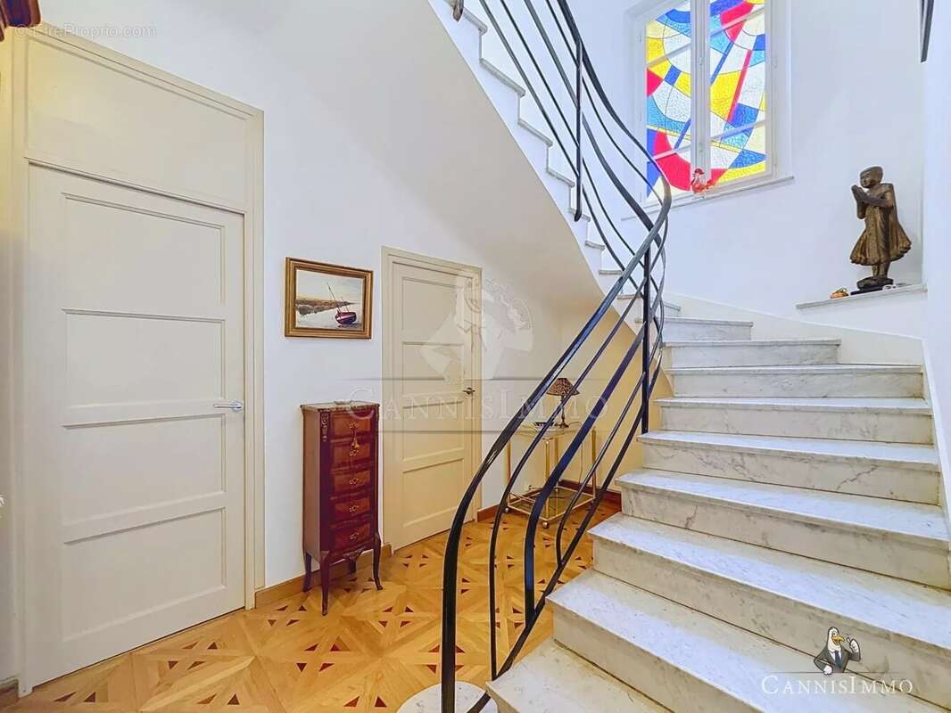 Cannes stanislas maison 6 pieces jardin vue mer - photo 10