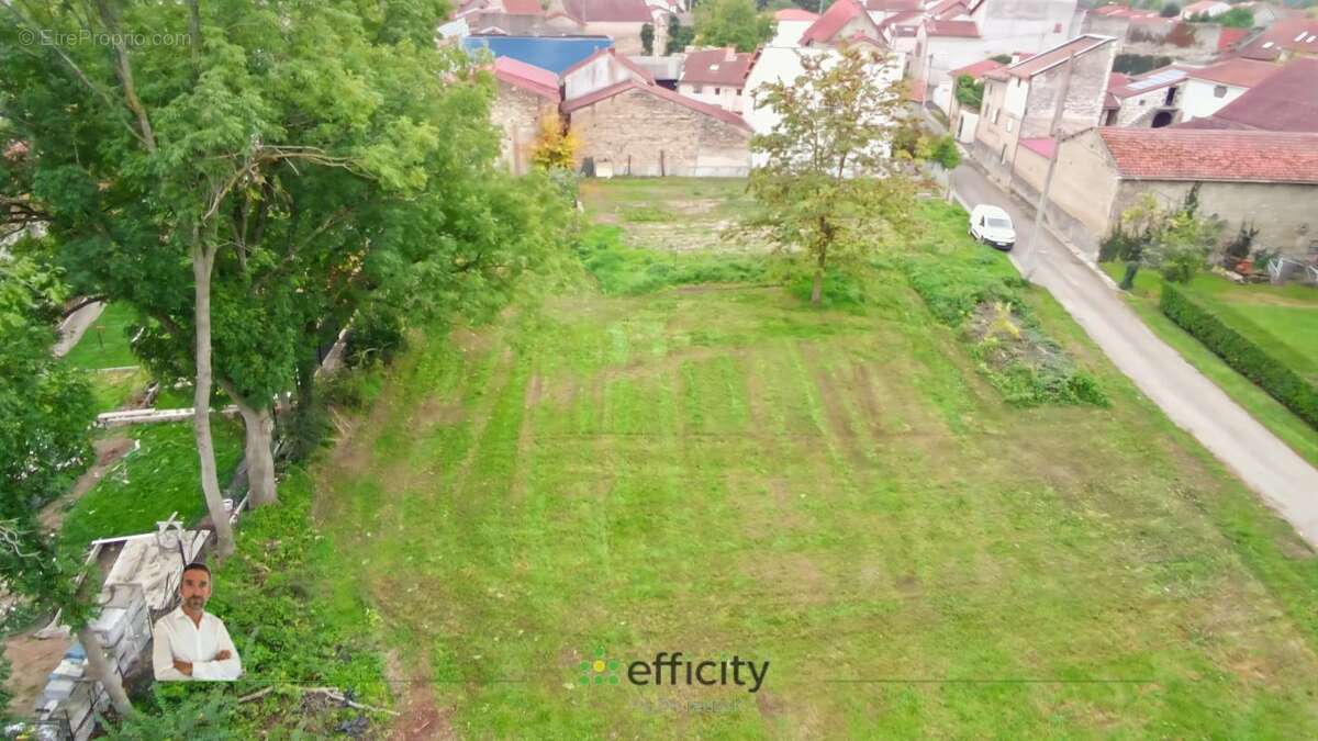 Terrain 700 m² à Beauregard-Vendon  - photo 2