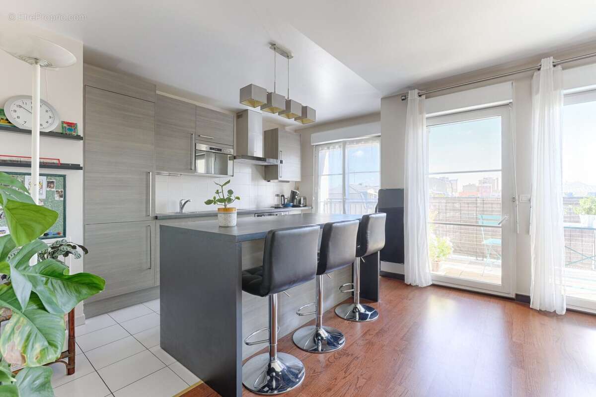 Appartement à LA GARENNE-COLOMBES