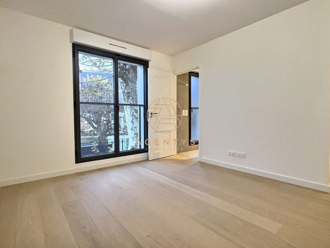 Appartement à SAINT-MAUR-DES-FOSSES