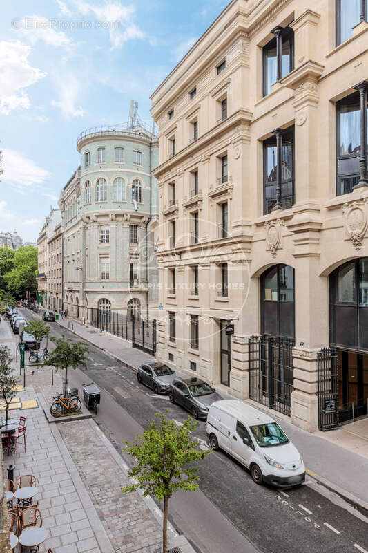 Appartement à PARIS-1E