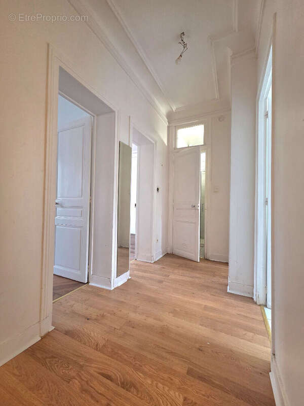 Appartement à LA GARENNE-COLOMBES