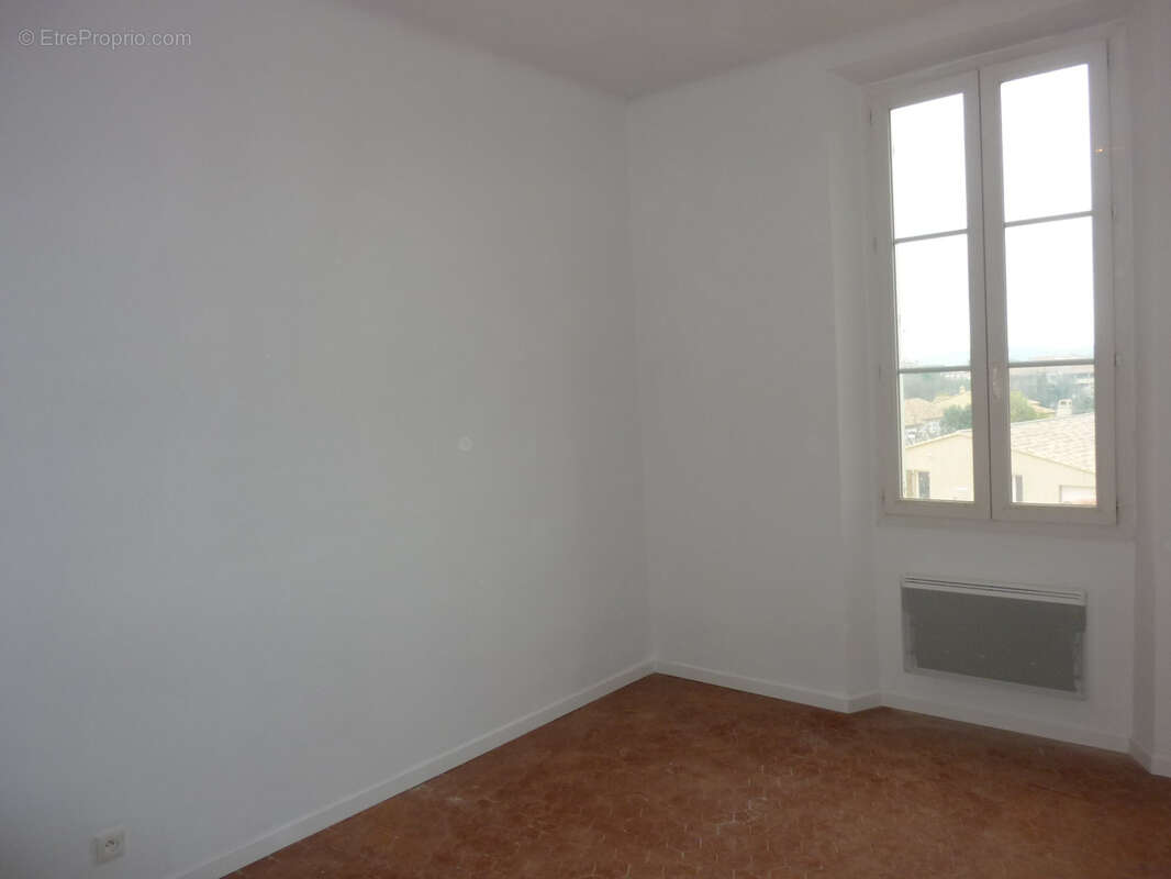 Appartement à SOLLIES-PONT