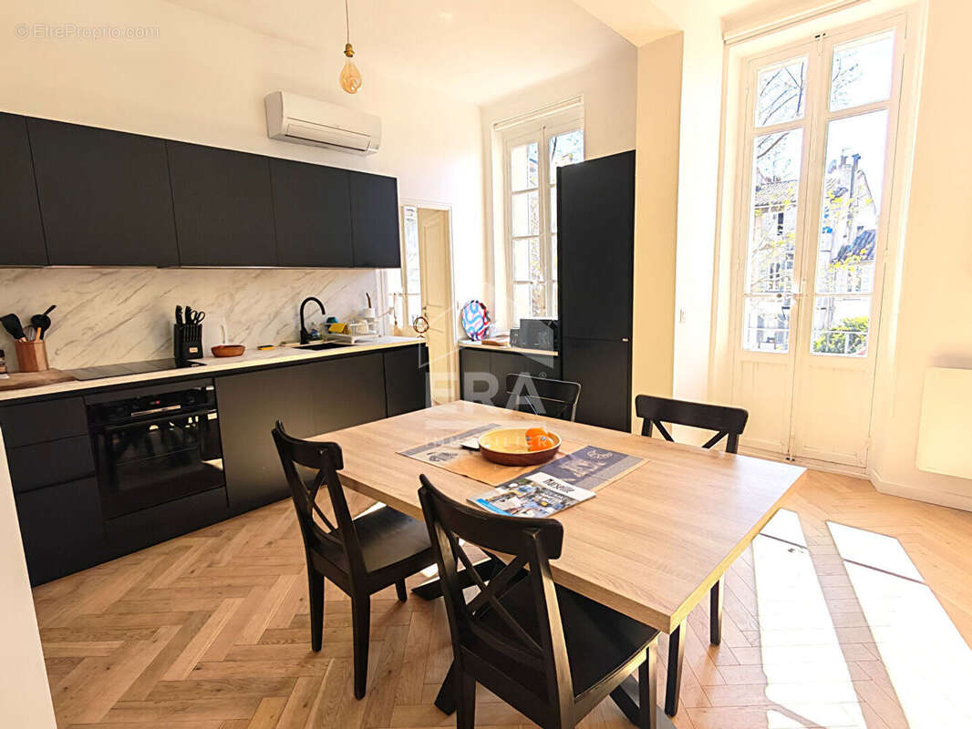 Appartement à MARSEILLE-5E