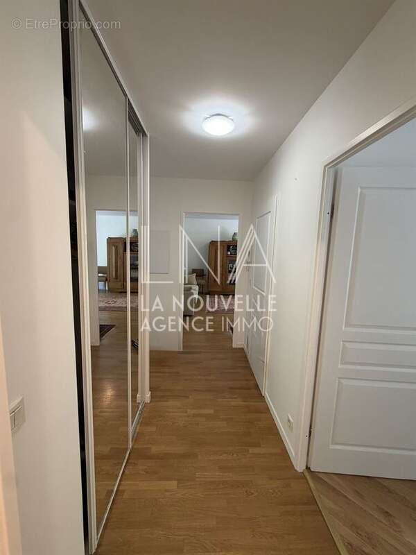 Appartement à LES LILAS