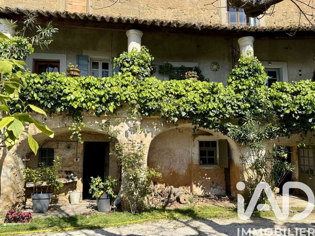 Maison 691 m² à Saint-Laurent-La-Vernede  - photo 9