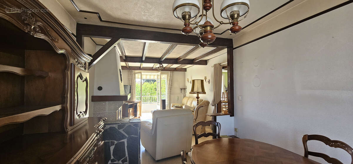 Maison à CHARMES-SUR-RHONE