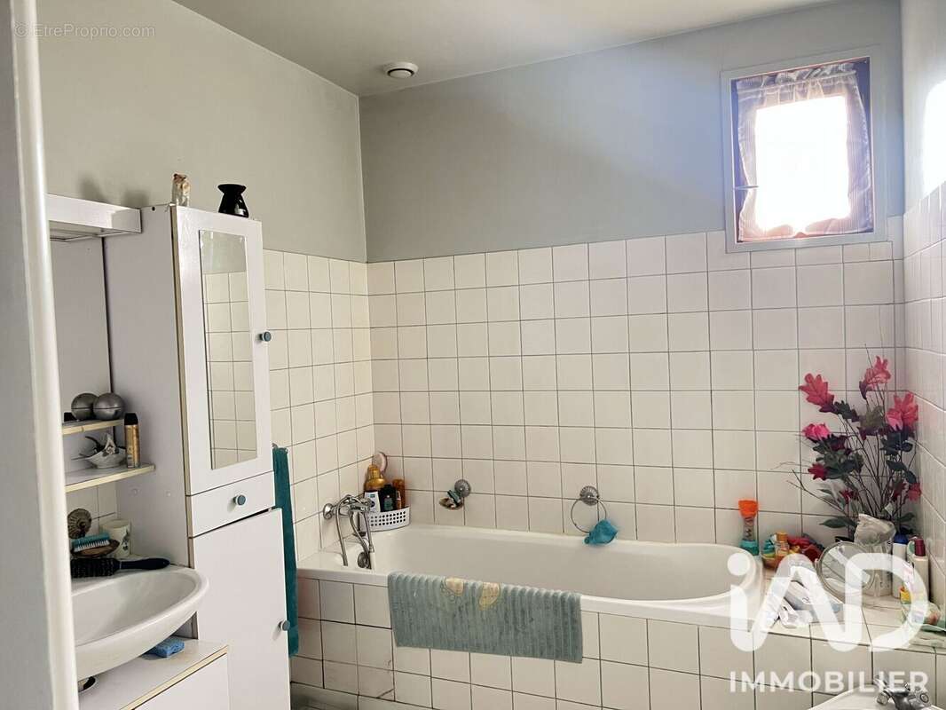 Maison 125 m² à Moneteau  - photo 8