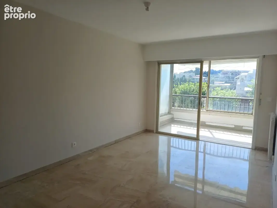 LE CANNET à vendre 2 pièces 49 m2 en étage élevé avec cave - photo 2