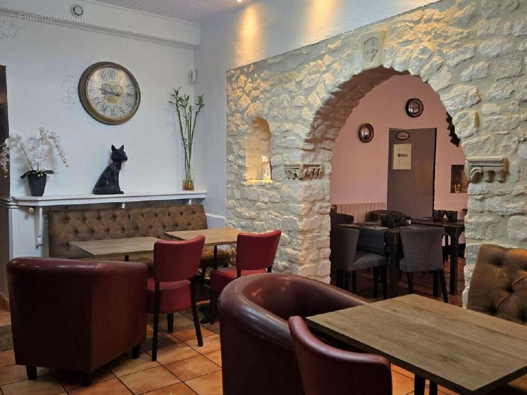 Commerce à SAINT-PAUL-TROIS-CHATEAUX