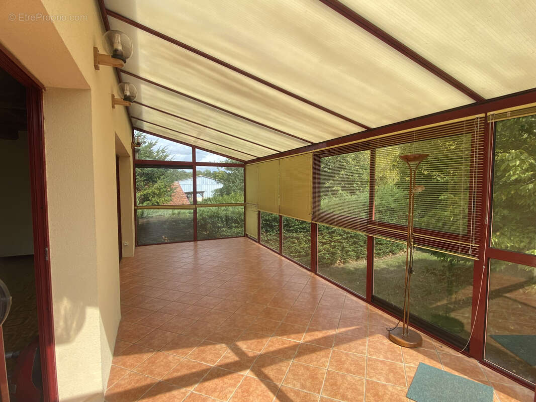 Maison à SAINT-YZAN-DE-SOUDIAC