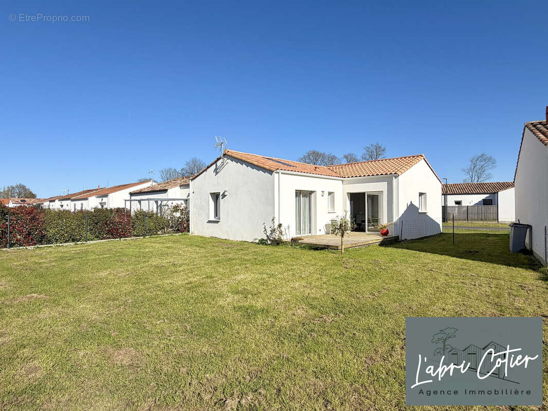 Maison côté arrière - Maison à CHALLANS