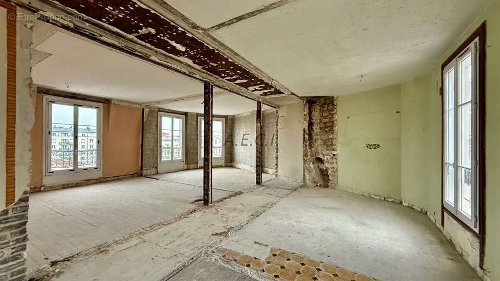 Appartement à COURBEVOIE