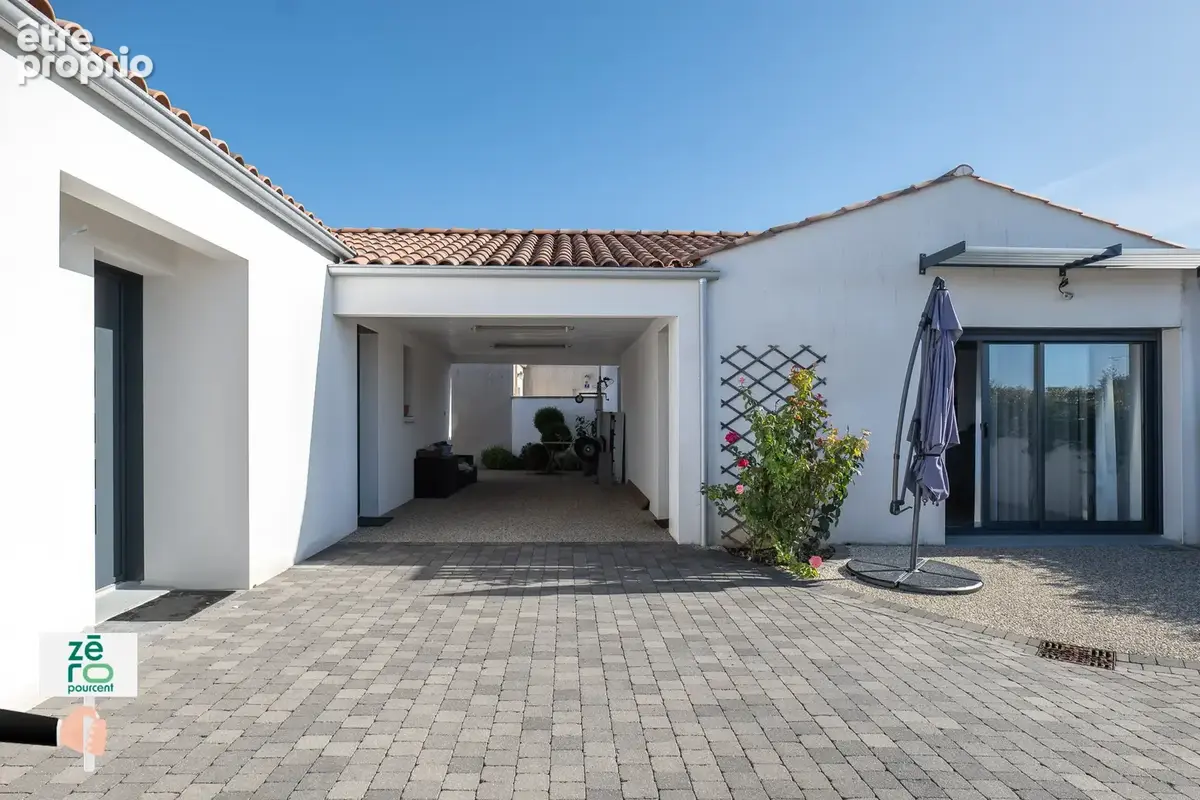 Ensemble immobilier récent de plain-pied à Saint-Michel-en-l’Herm   Maison de 110 m2 et logement indépendant - photo 2