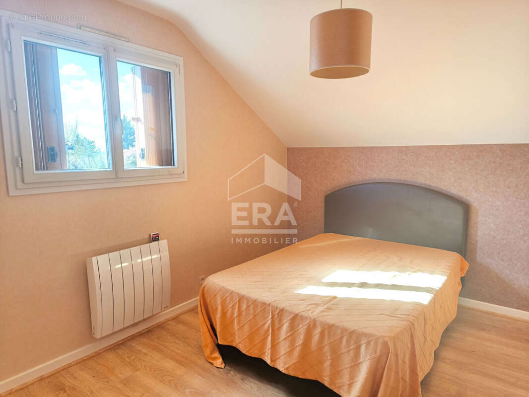 Maison à SAINT-DENIS-LES-BOURG