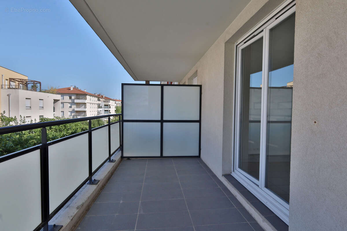 Appartement Type 3 - 62,02 m2 habitables (LOI CARREZ) - Garage - photo 2