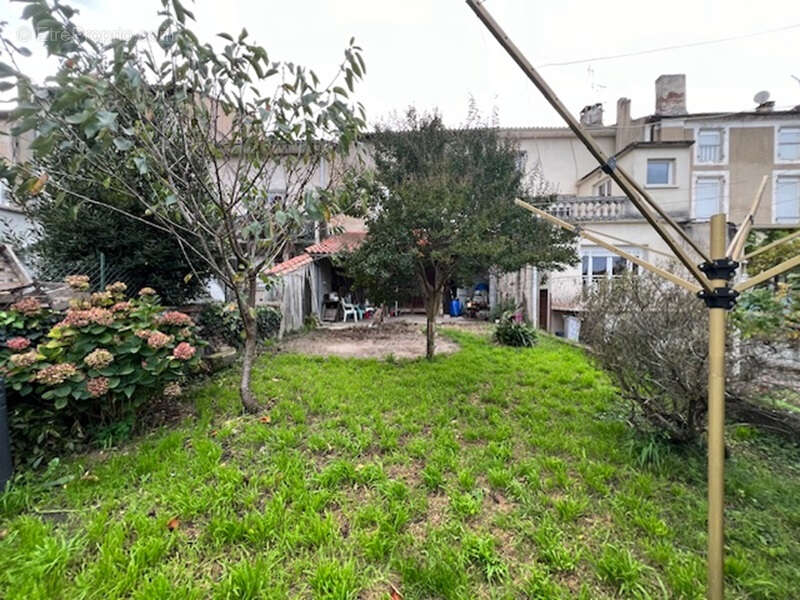 Maison à AIGUILLON