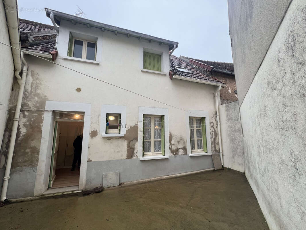 Maison de ville avec dépendance et jardin ! - photo 14