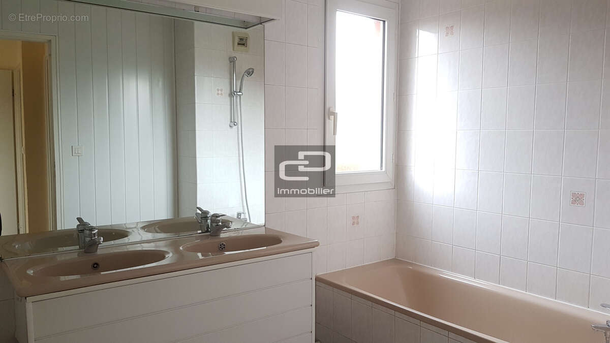 Appartement à COUZON-AU-MONT-D'OR
