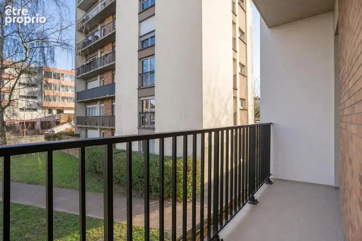 Appartement 3 pièces en plein centre-ville de Maurepas - photo 2