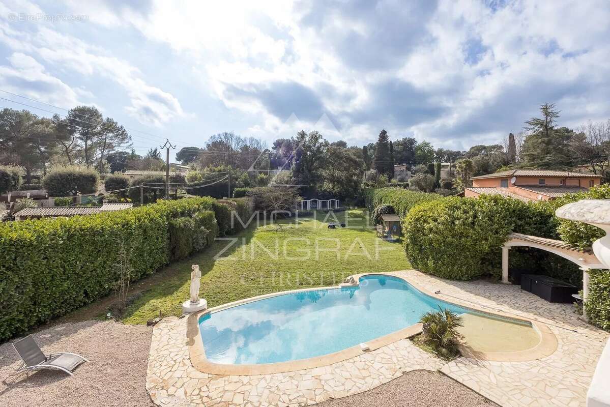 Maison à ROQUEFORT-LES-PINS