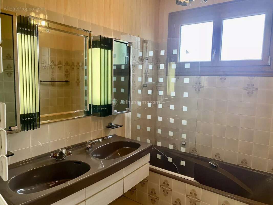 Maison à CHAHAIGNES