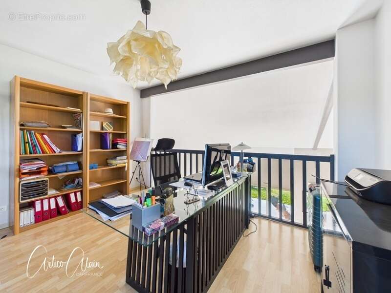 Maison à LAUZERVILLE