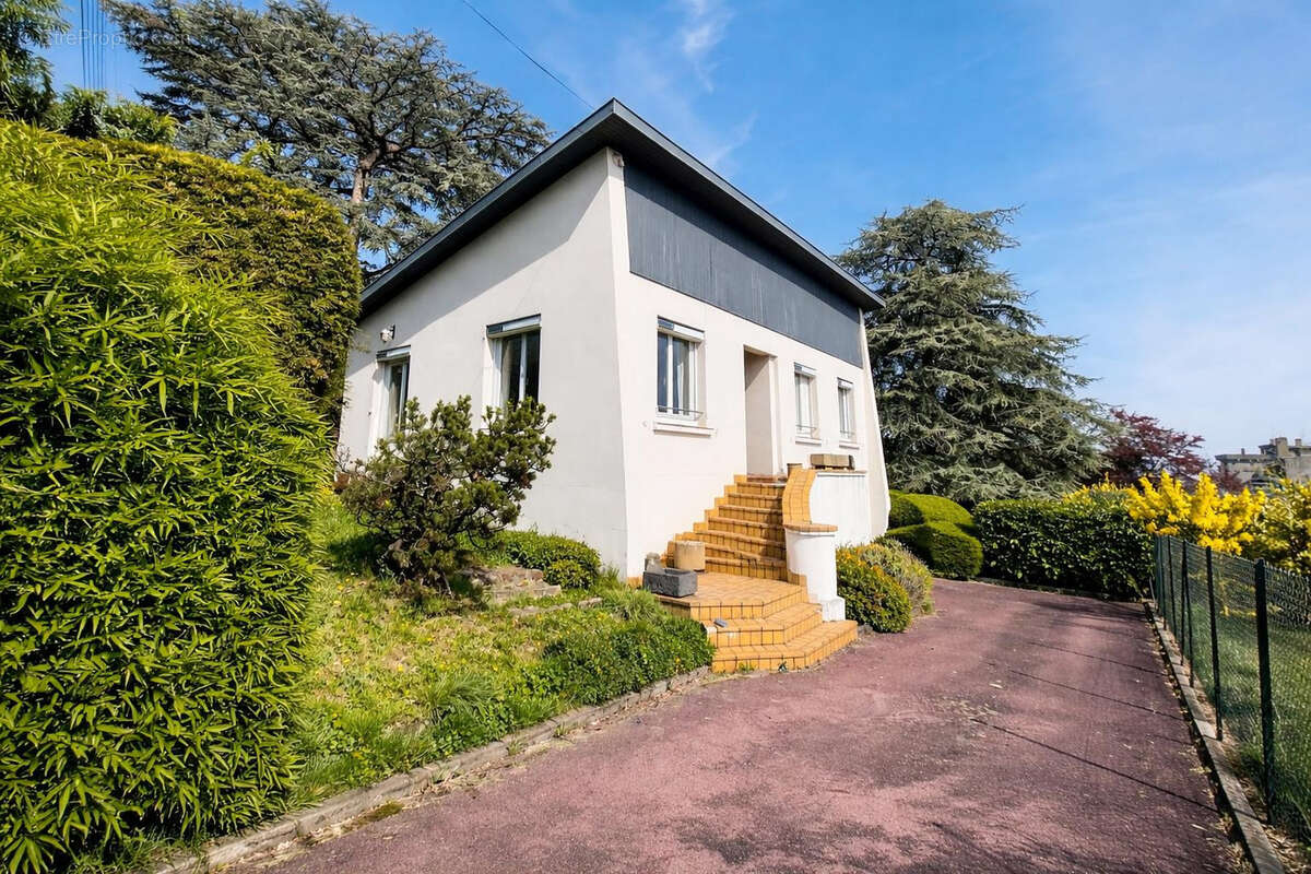 Maison  4  pièces avec terrain  CHAMALIERES - photo 2