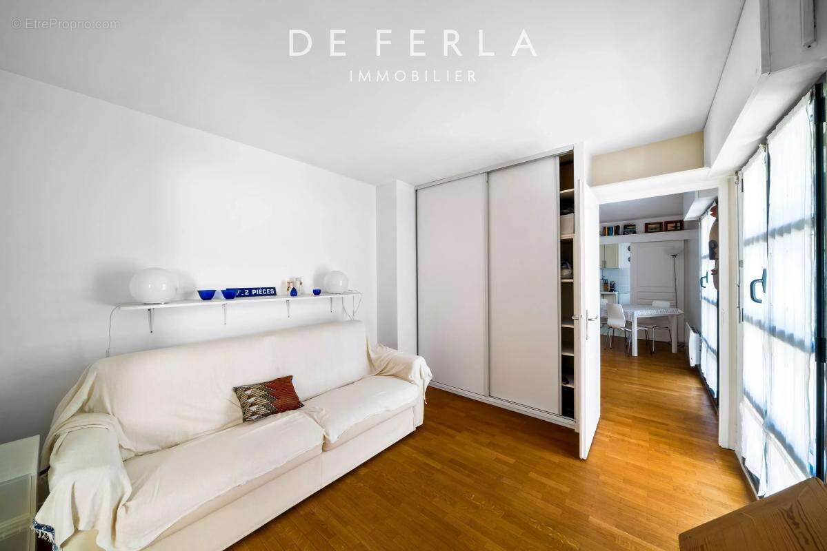 Appartement à PARIS-14E