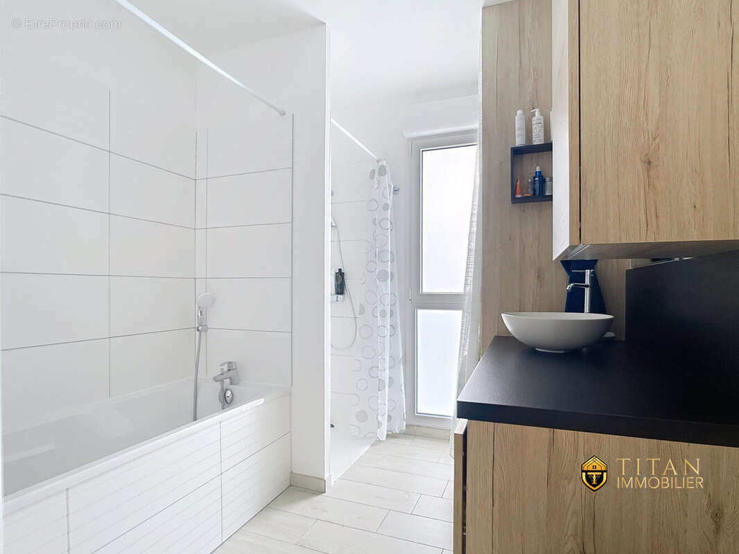 Appartement de 50.11 m² résidence de 2021 avec une chambre, un ascenseur avec une place de parking privée et sécurisée à Leffrincoucke (59495) - Appartement à LEFFRINCKOUCKE