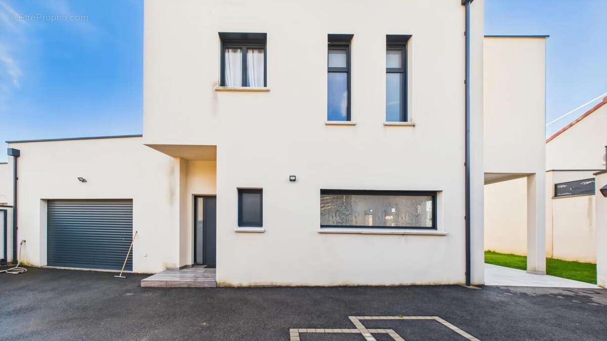 Maison à PONT-DE-L&#039;ISERE