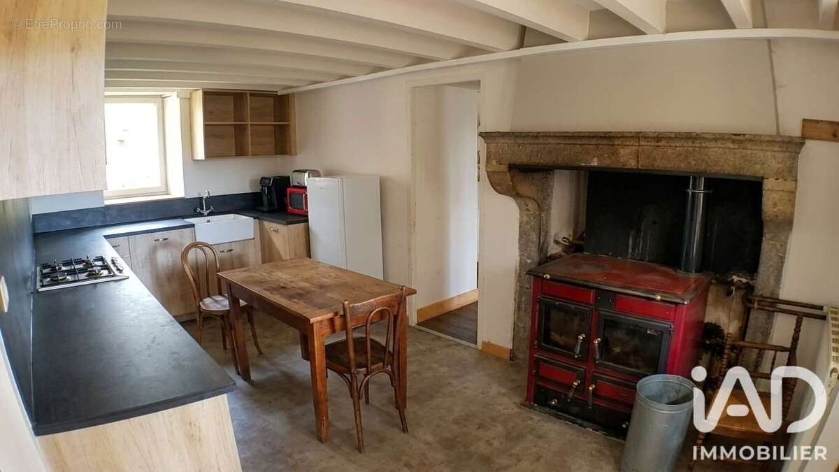 Maison 129 m² à Saint-Pierre-De-Curtille  - photo 4